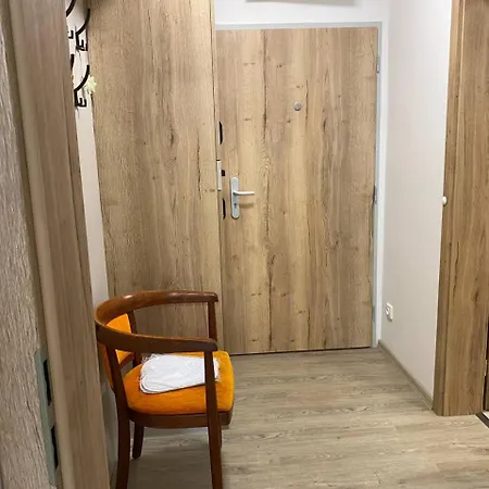 Perla Hradce 102 *