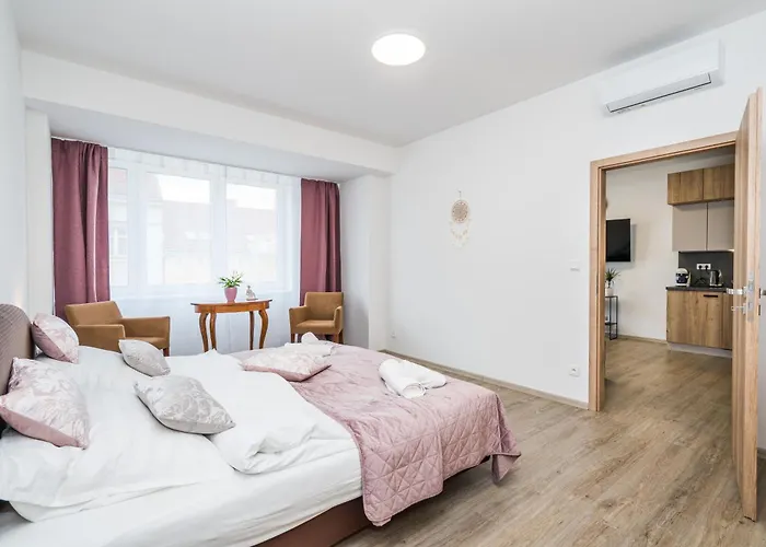 Διαμέρισμα Perla Hradce 102 *